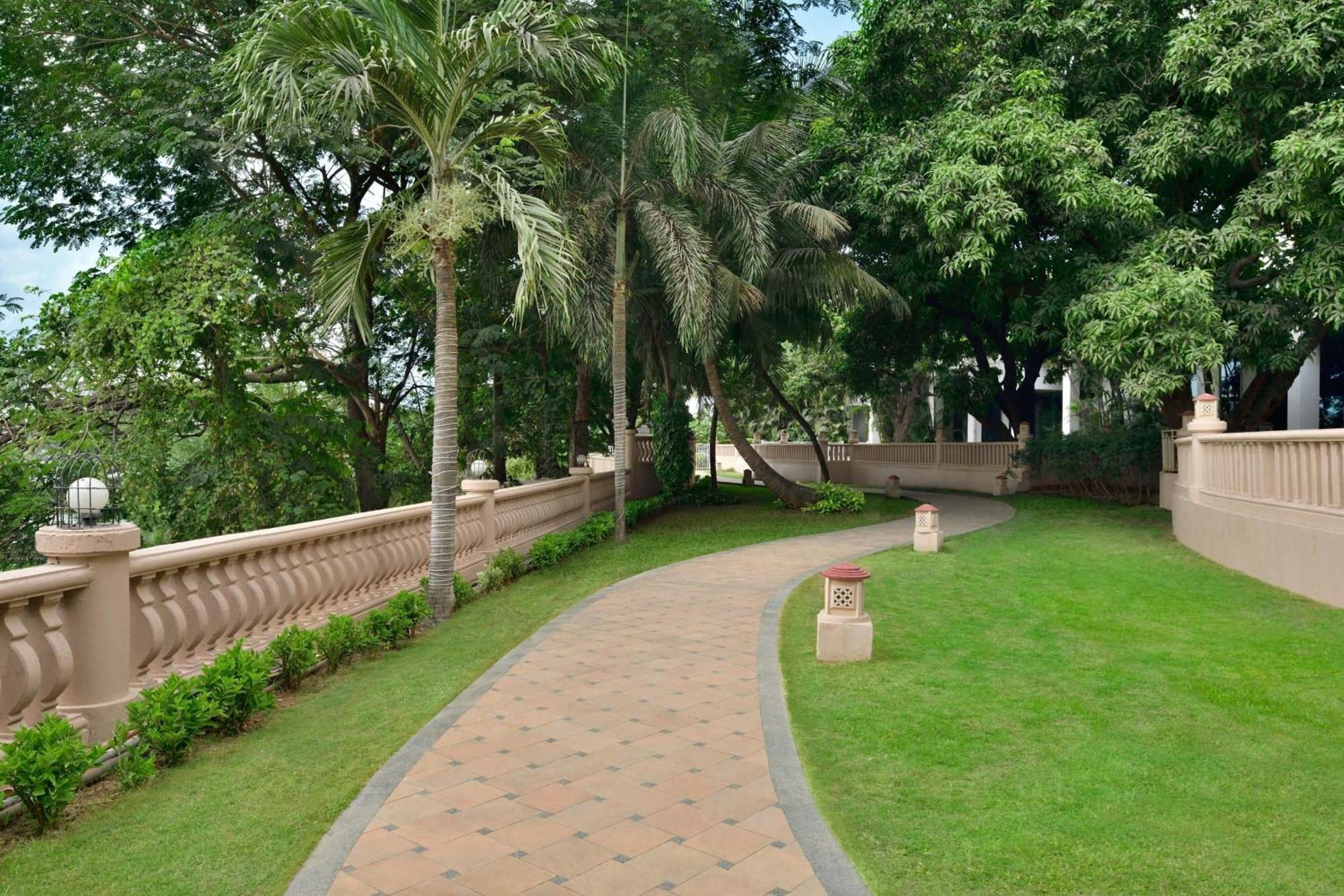 The Westin Mumbai Powai Lake Exterior foto