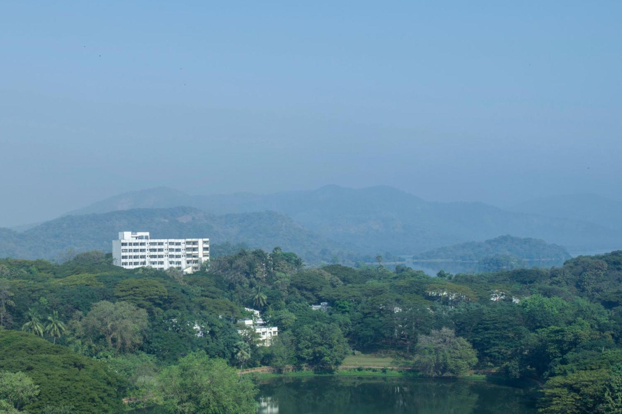 The Westin Mumbai Powai Lake Exterior foto